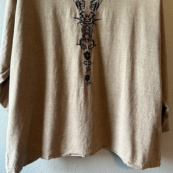 Maggie & Max brand Size 2X. Embroidered detail Boho Blouse. Like New - Picture 7 of 16